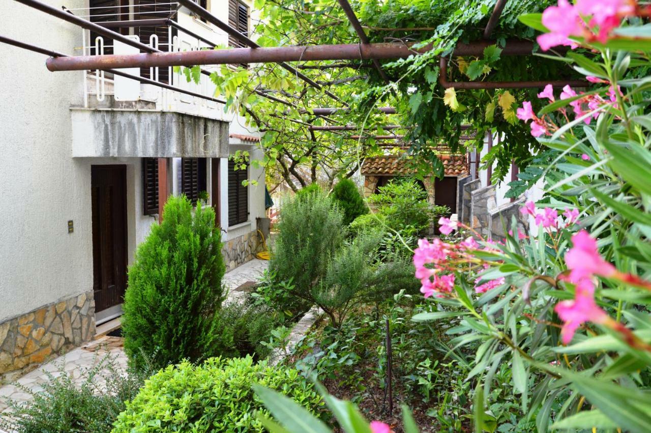 Apartments Martina Njivice Ngoại thất bức ảnh