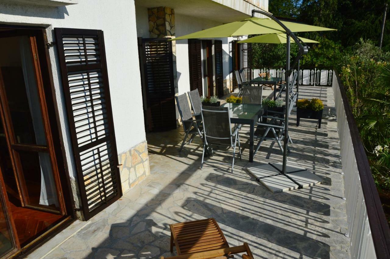 Apartments Martina Njivice Ngoại thất bức ảnh