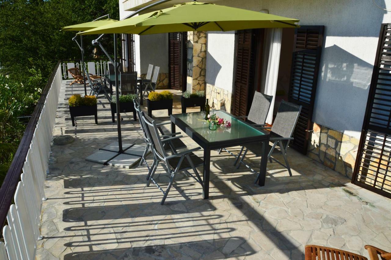 Apartments Martina Njivice Ngoại thất bức ảnh