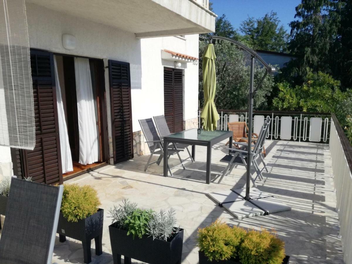 Apartments Martina Njivice Ngoại thất bức ảnh