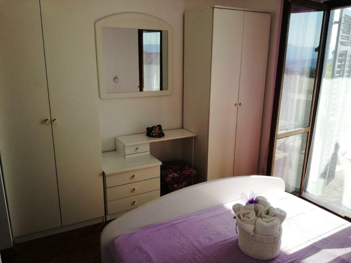 Apartments Martina Njivice Ngoại thất bức ảnh