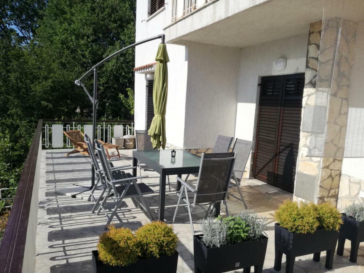 Apartments Martina Njivice Ngoại thất bức ảnh