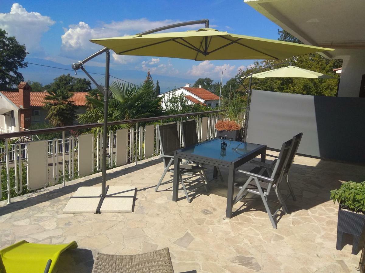 Apartments Martina Njivice Ngoại thất bức ảnh