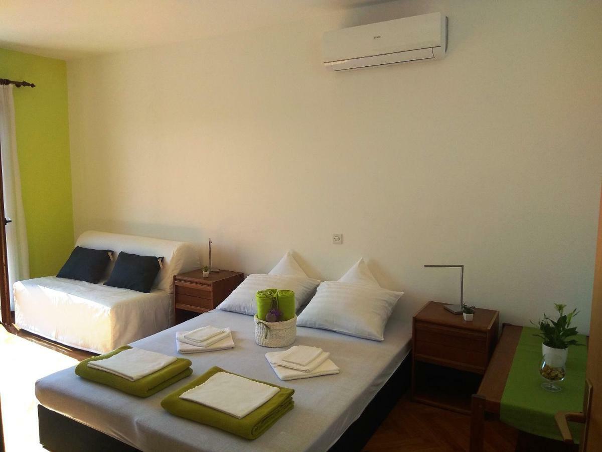 Apartments Martina Njivice Ngoại thất bức ảnh