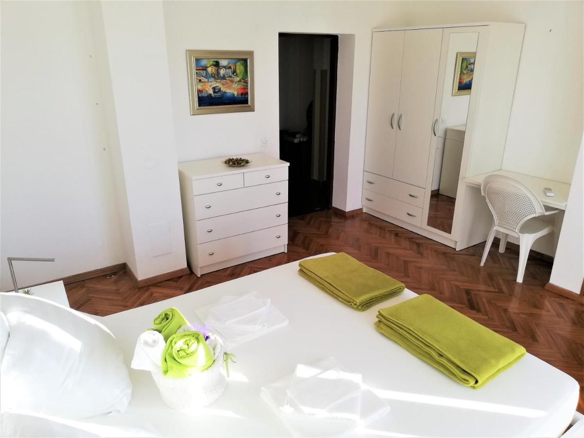Apartments Martina Njivice Ngoại thất bức ảnh
